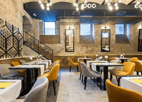 Seasonal Refresh: Switch Restaurant Tables and Chairs with the Calendar (French & Coastal Styles)